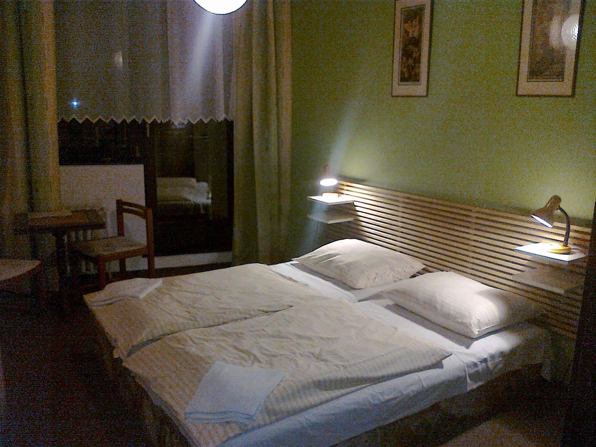 Pension Mona ฮาร์ราคอฟ ภายนอก รูปภาพ